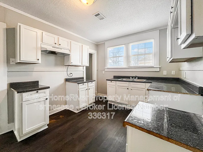 3 bed, 1.0 bath, 1479 sqft, $1,295 — Photo 3