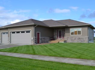 1453 Amber Ct, Mason City, IA 50401