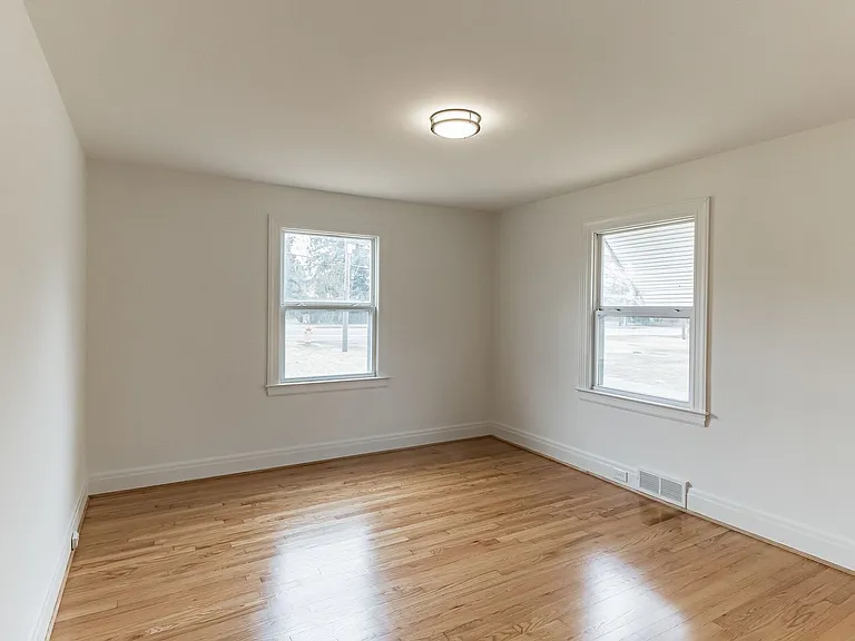 611 E Polo Rd — Photo 6