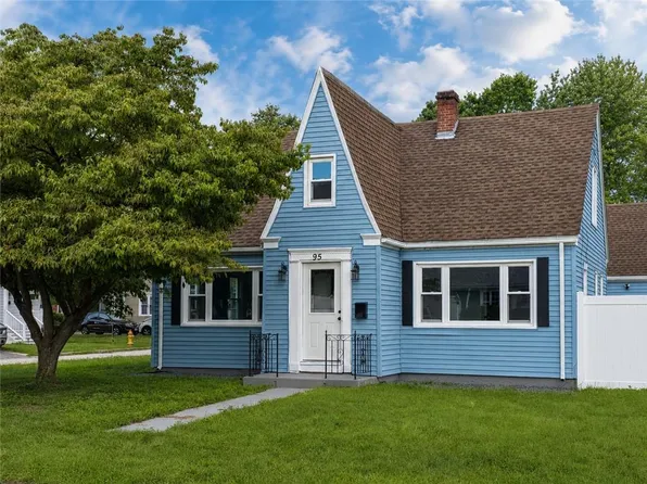 95 Ames St, Pawtucket, RI 02861