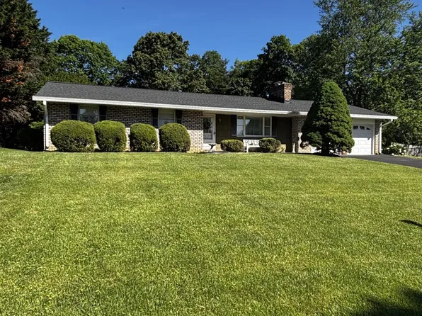 1712 Davinda Dr, Finksburg, MD 21048