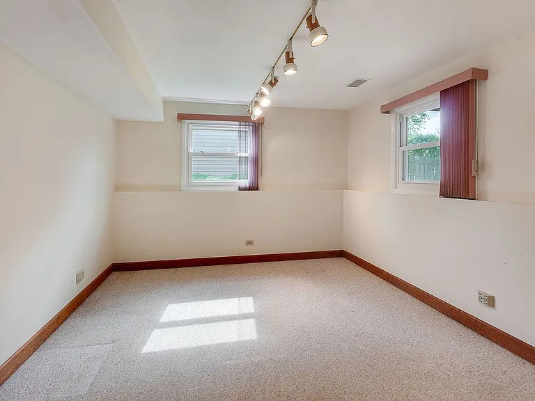3990 Hudson Dr — Photo 12