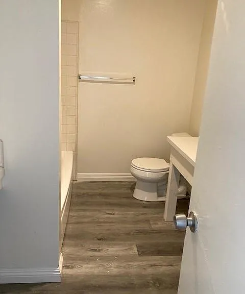5736 Lexington Ave — Photo 10