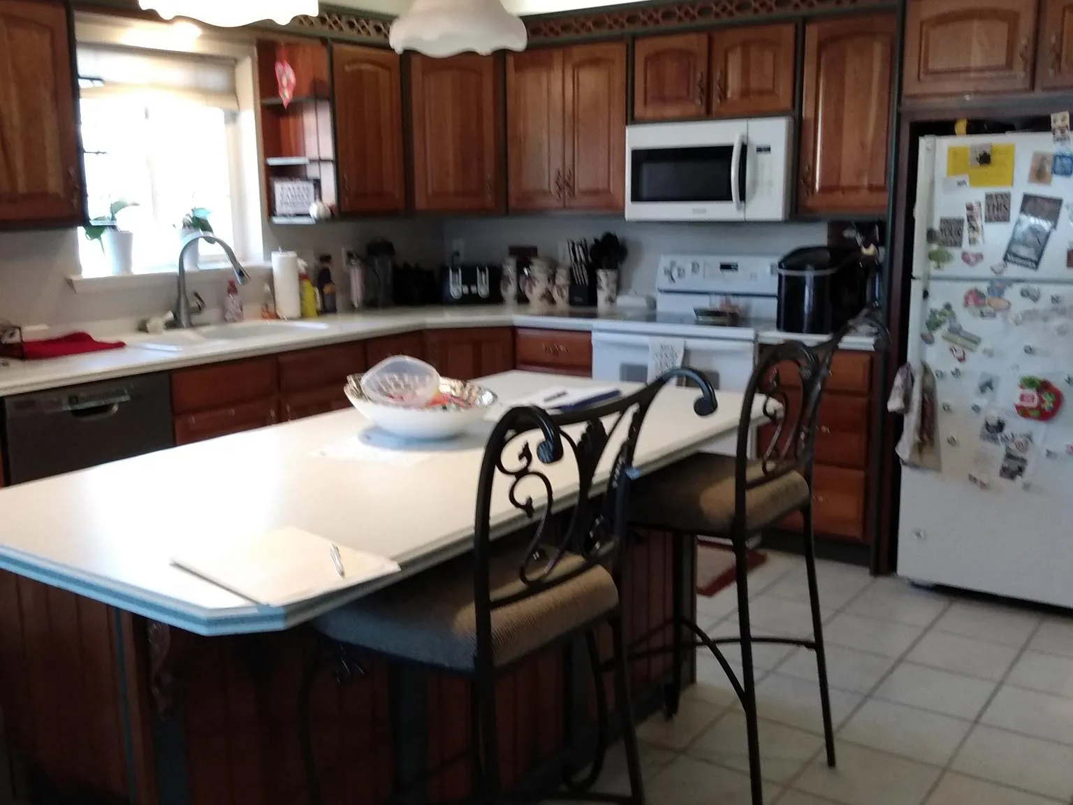 4 bed, 4300 sqft, $2,700 — Photo 2