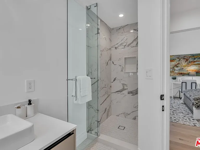 135 S Linden Dr — Photo 23