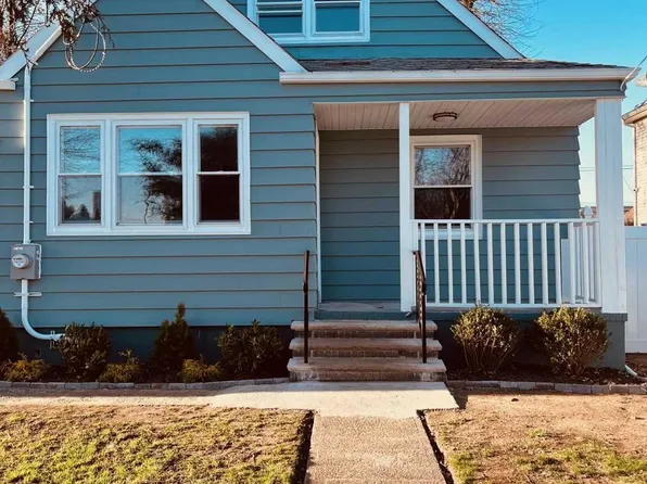 13 Falmouth Ave, Elmwood Park, NJ 07407