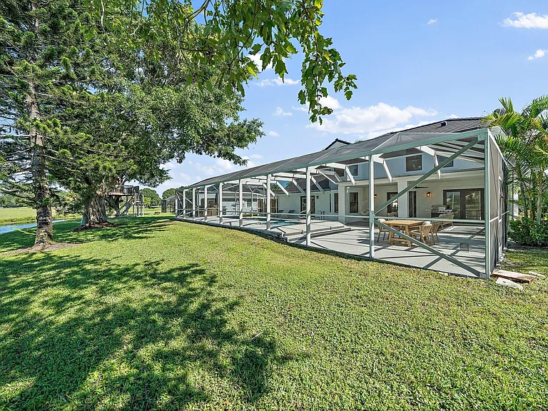 1878 Lynton Cir — Photo 35