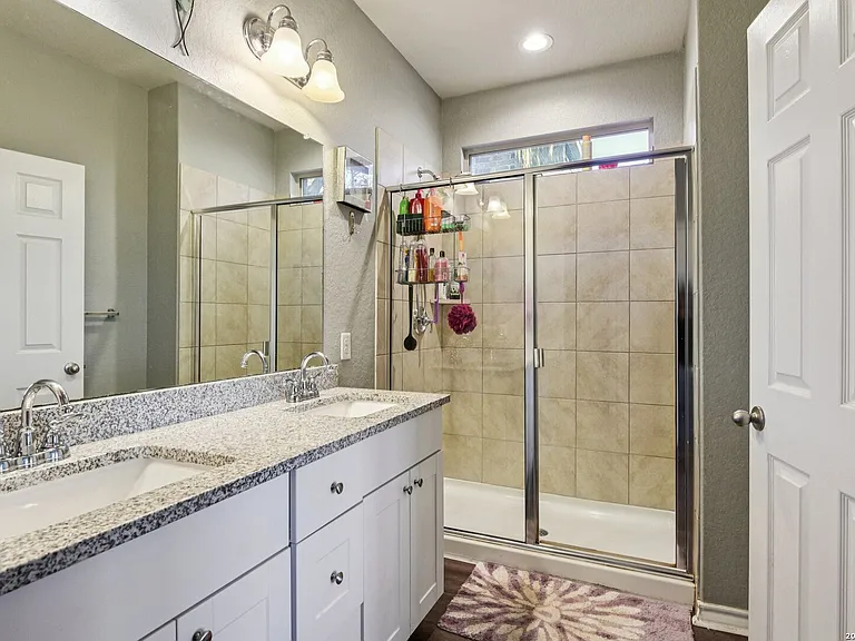 8814 White Crown — Photo 13