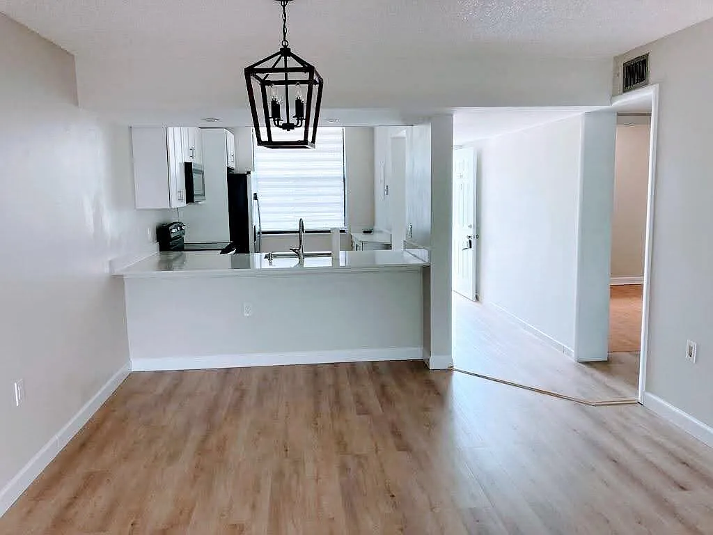 2 bed, 2.0 bath, 1385 sqft, $2,550 — Photo 3