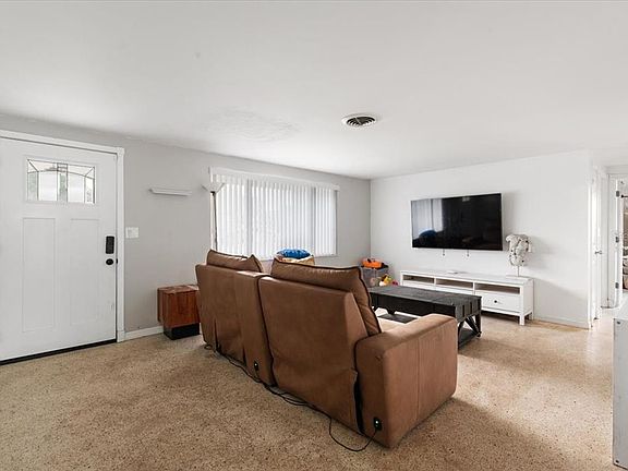 3rd image of 4508 Pompano Rd