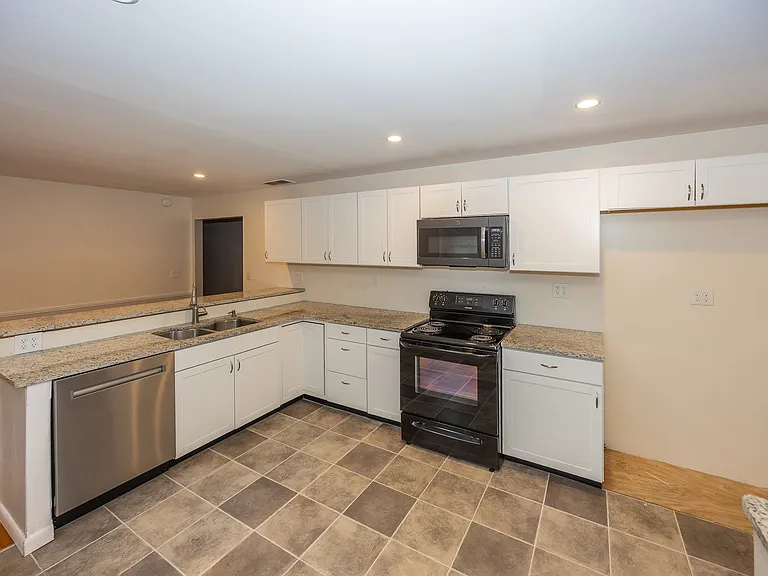 628 Ash Dr — Photo 9