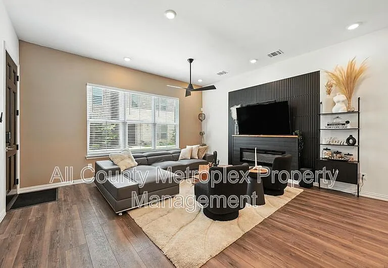 7513 Laburnam Rd — Photo 3