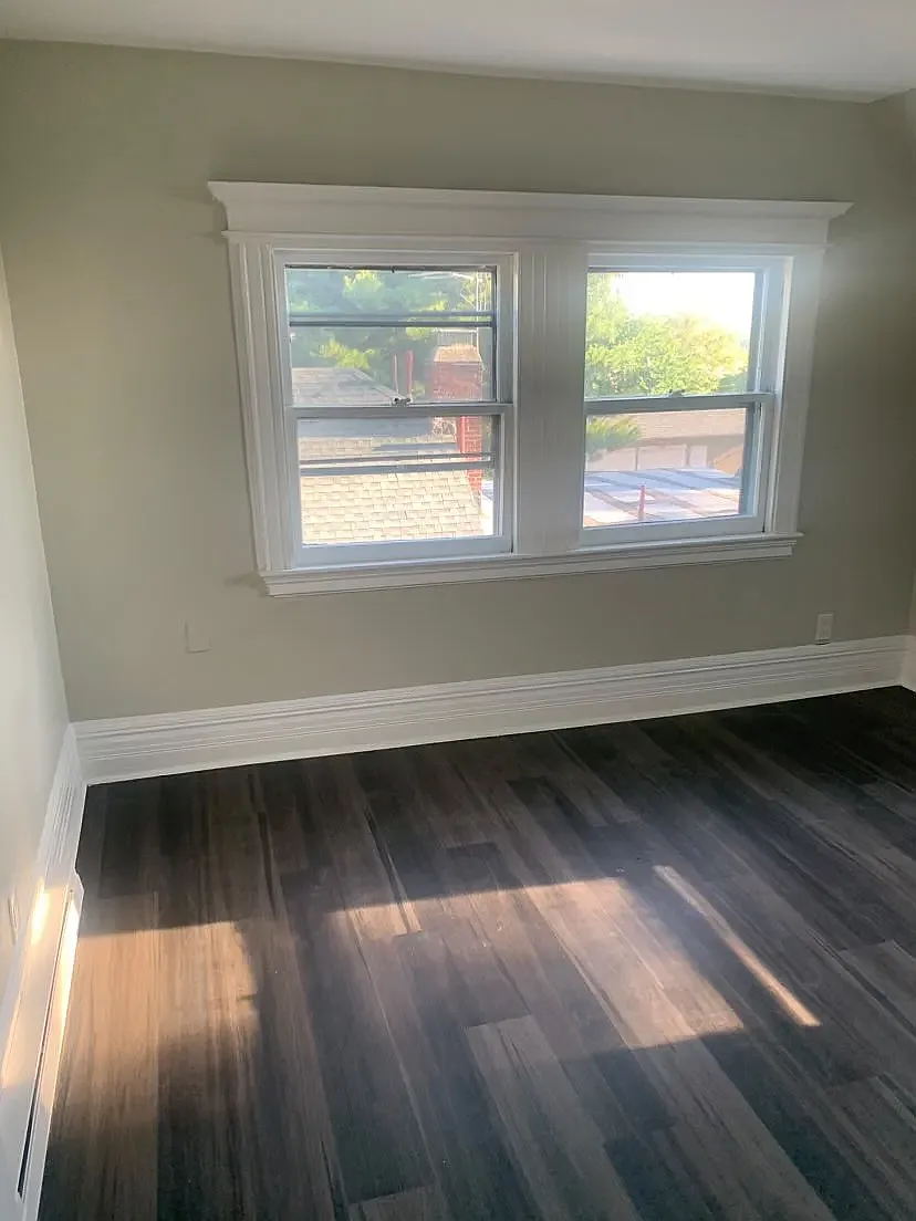 3 bed, 1000 sqft, $2,449 — Photo 2