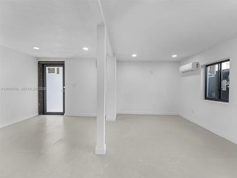 1366 W 29th St #1 — Photo 14