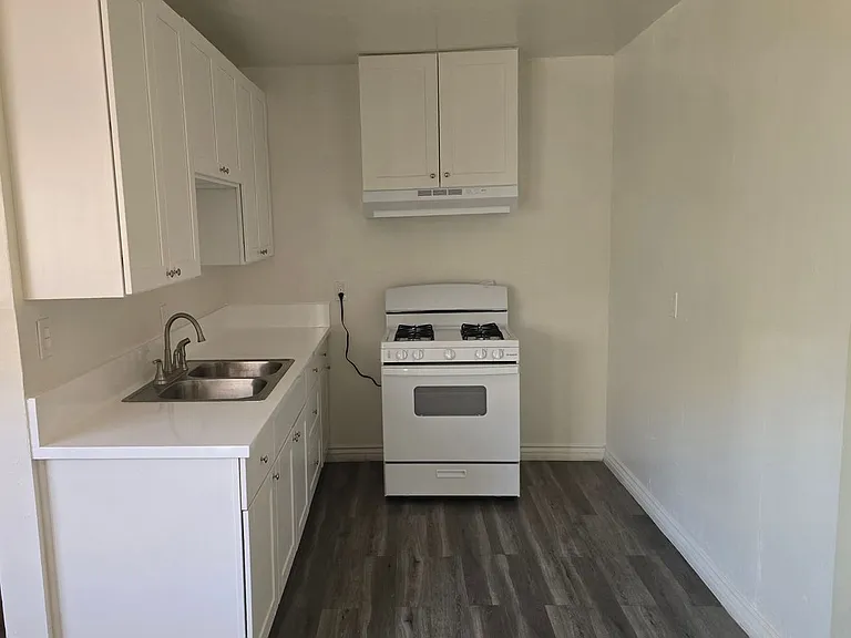 15425 Vanowen St. — Photo 4