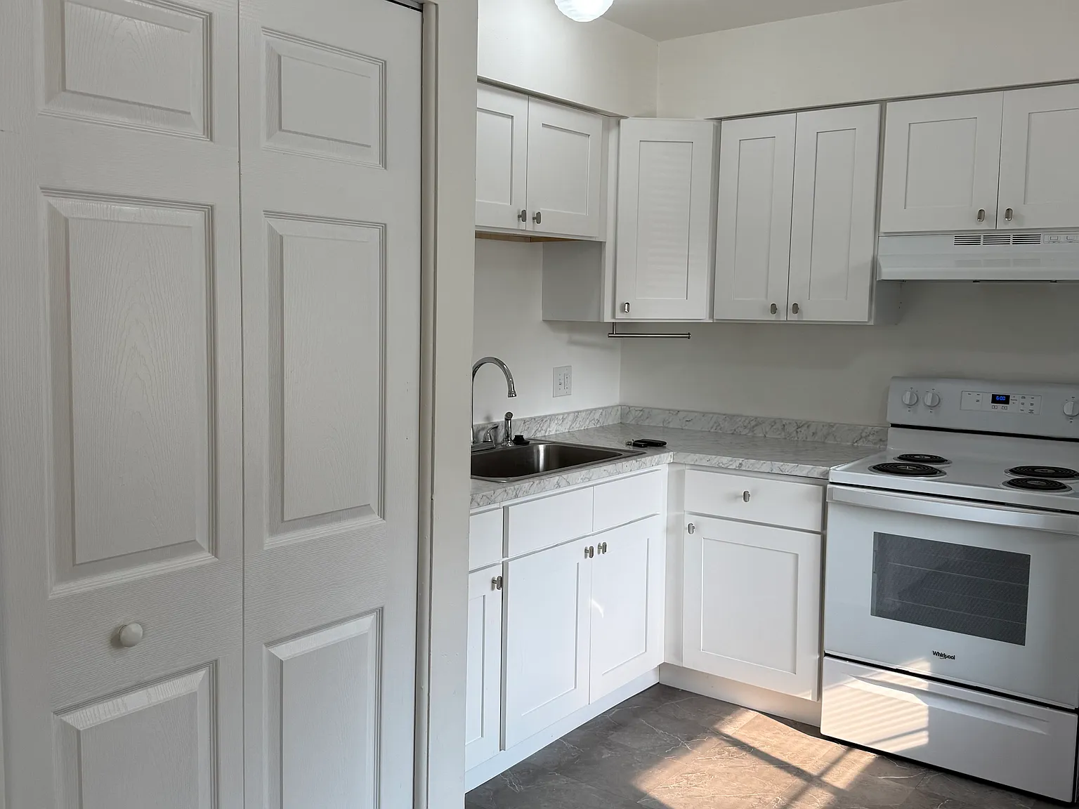 2 bed, 680 sqft, $1,100 — Photo 2