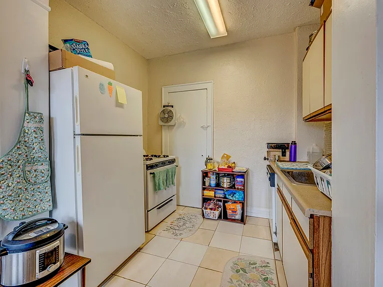 Heights Apartments on Overlook — Photo 9