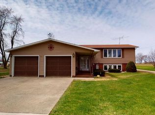 437 N 7th St, Sheffield, IA 50475
