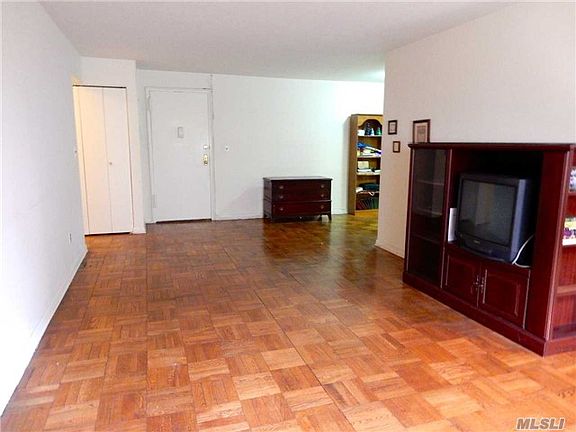 2nd image of 6 Birchwood Ct APT 1K