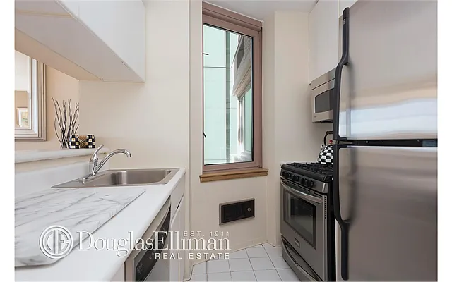 Rented by Douglas Elliman | media 18