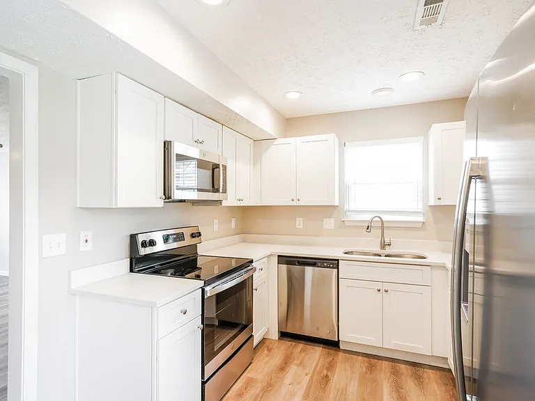 4006 Deer Run Trce — Photo 8