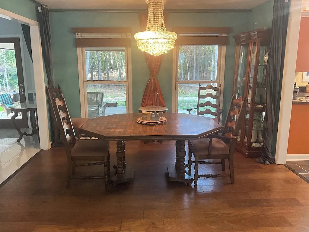 4 bed, 2.5 bath, 2606 sqft, $3,400 — Photo 2