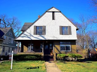 214 Scottswood Rd, Riverside, IL 60546