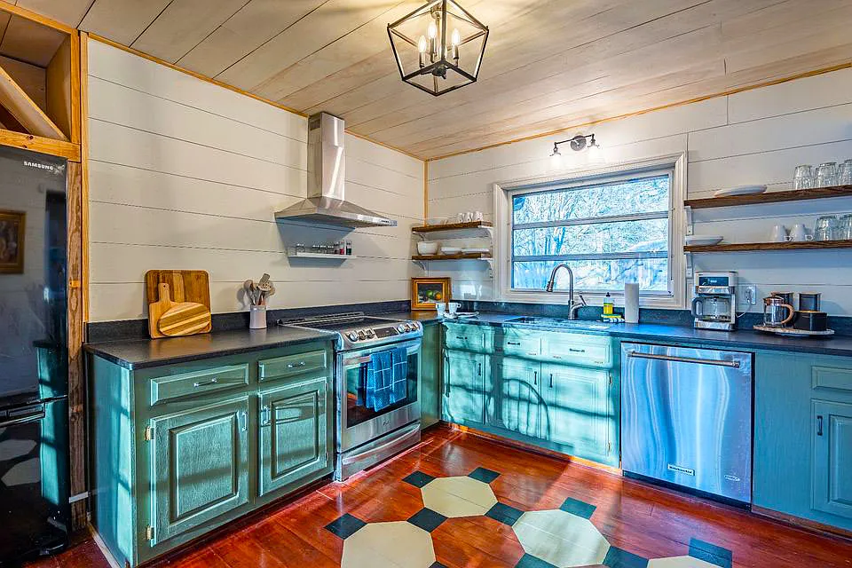 5 bed, 2500 sqft, $950 — Photo 3