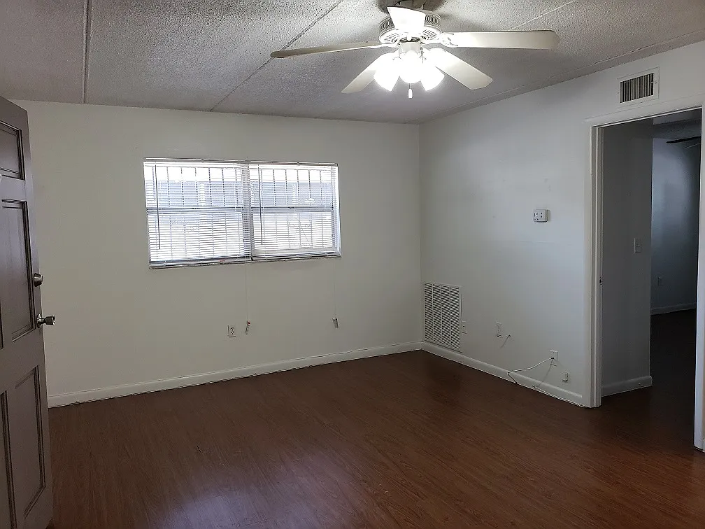 1 bed, 582 sqft, $1,300 — Photo 2