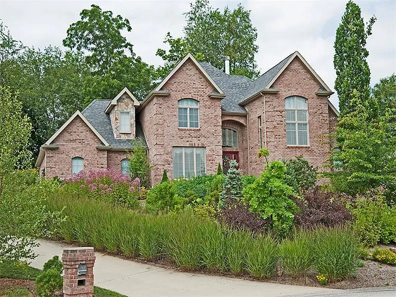 610 Greenleaf Ct photo 1