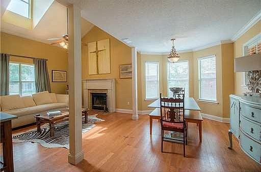 4th image of 912 Handsboro Pl