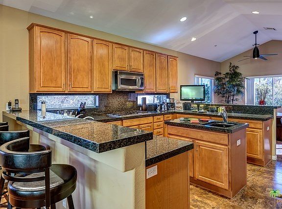 Gourmet Kitchen With Separate Breakfast Area