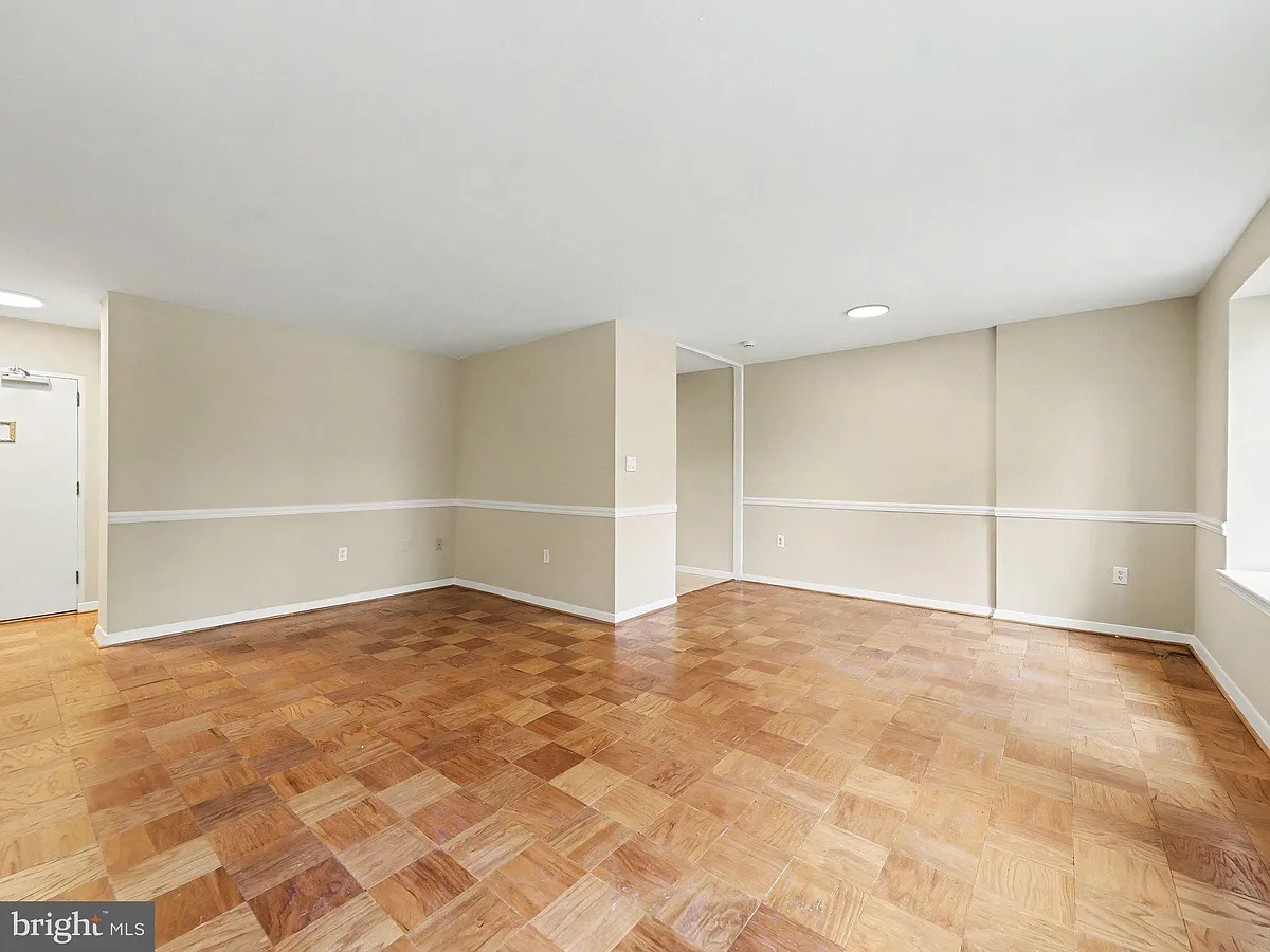 Building Photo - 3000 Spout Run Pkwy #B203