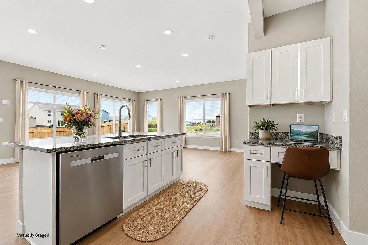 3 bed, 3.0 bath, 1635 sqft, $2,500 — Photo 2