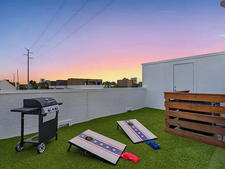 1719 Blodgett St — Photo 29