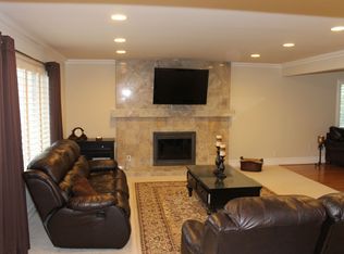 7971 Hollywood Way, Sun Valley, CA 91352