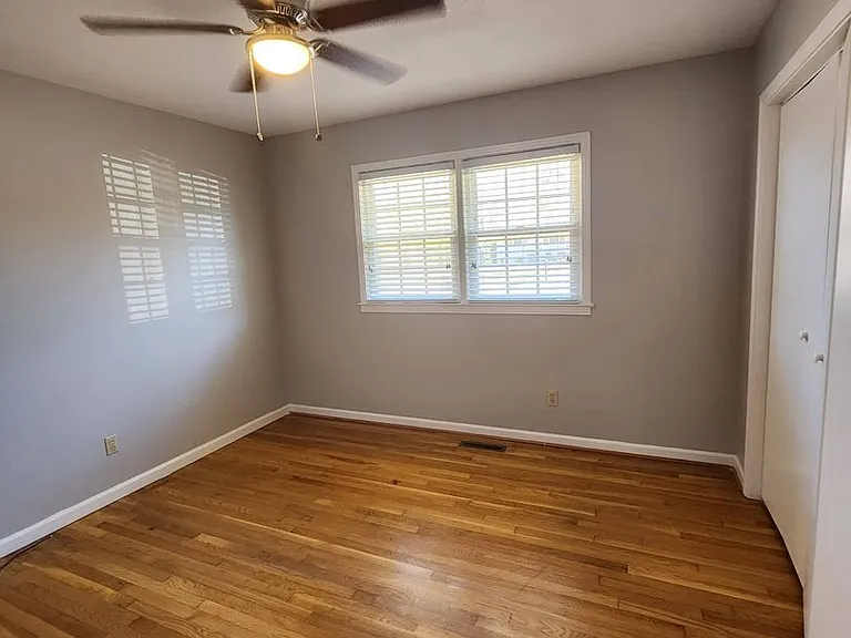 2502 Berkley Dr — Photo 7