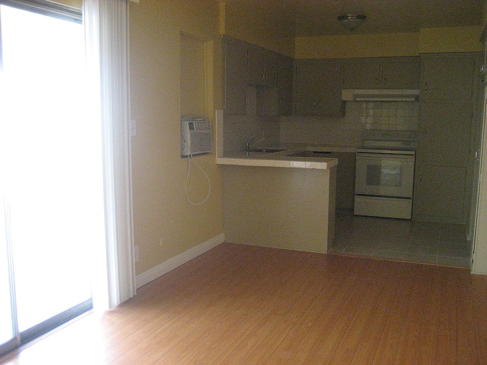 1st image of 320 N Moore Ave APT 8