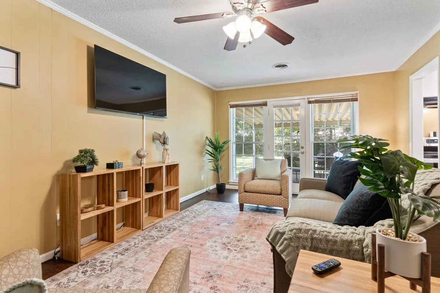 4 bed, 2.0 bath, 1496 sqft, $3,232 — Photo 1