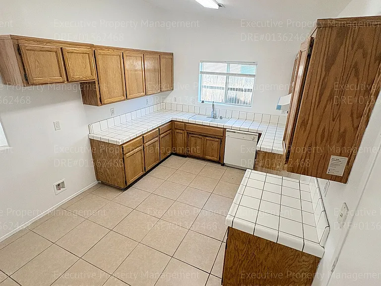 7400 Cross Glade St — Photo 16