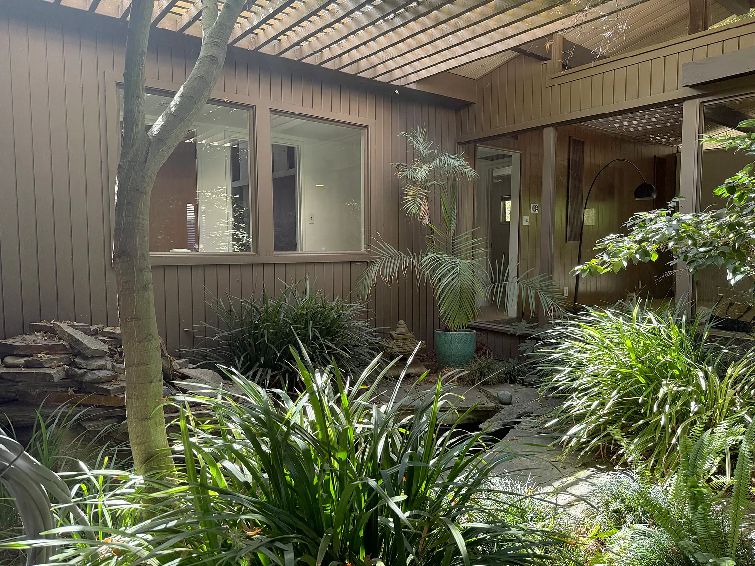 3 bed, 1967 sqft, $2,700 — Photo 2