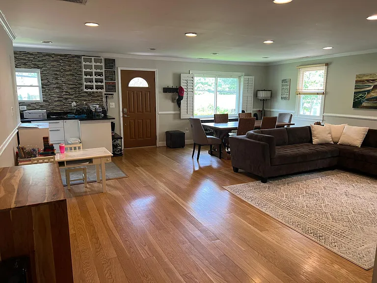 9715 Montauk Ave — Photo 1