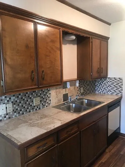 2 bed, 900 sqft, $1,200 — Photo 2