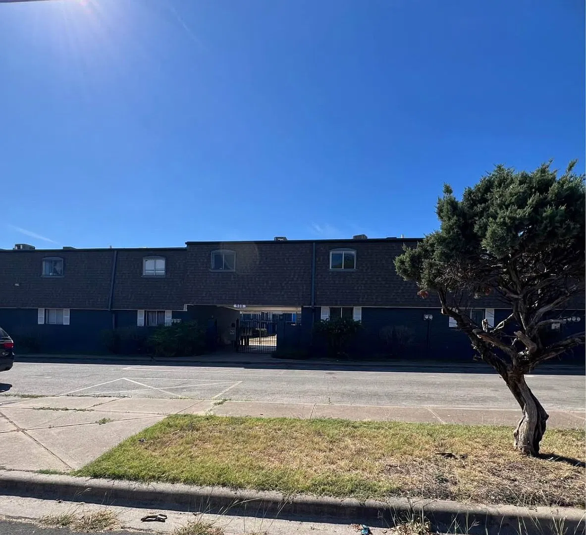 Eastgate Apartments — Photo 2