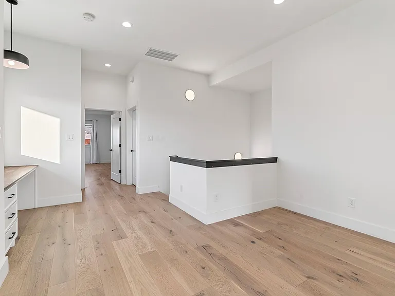 3802 Commerce St — Photo 24