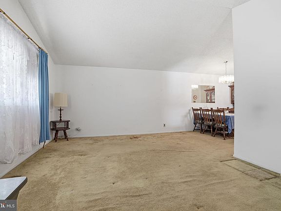 4th image of 3622 Chesterfield Rd