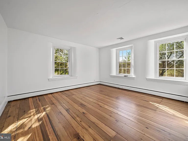 1025 N Chatham Rd — Photo 18