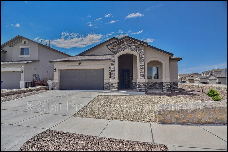 4 bed, 2.0 bath, 1824 sqft, $1,950 — Photo 3