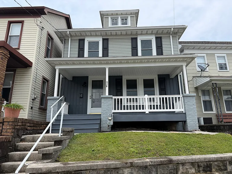 538 York St — Photo 1