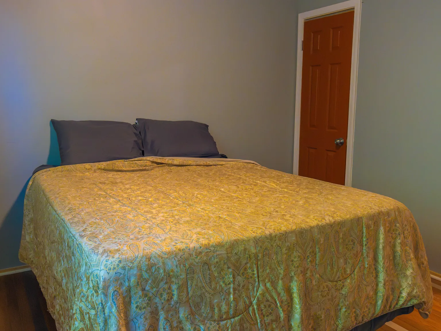 4 bed, 5.0 bath, 2500 sqft, $832 — Photo 2